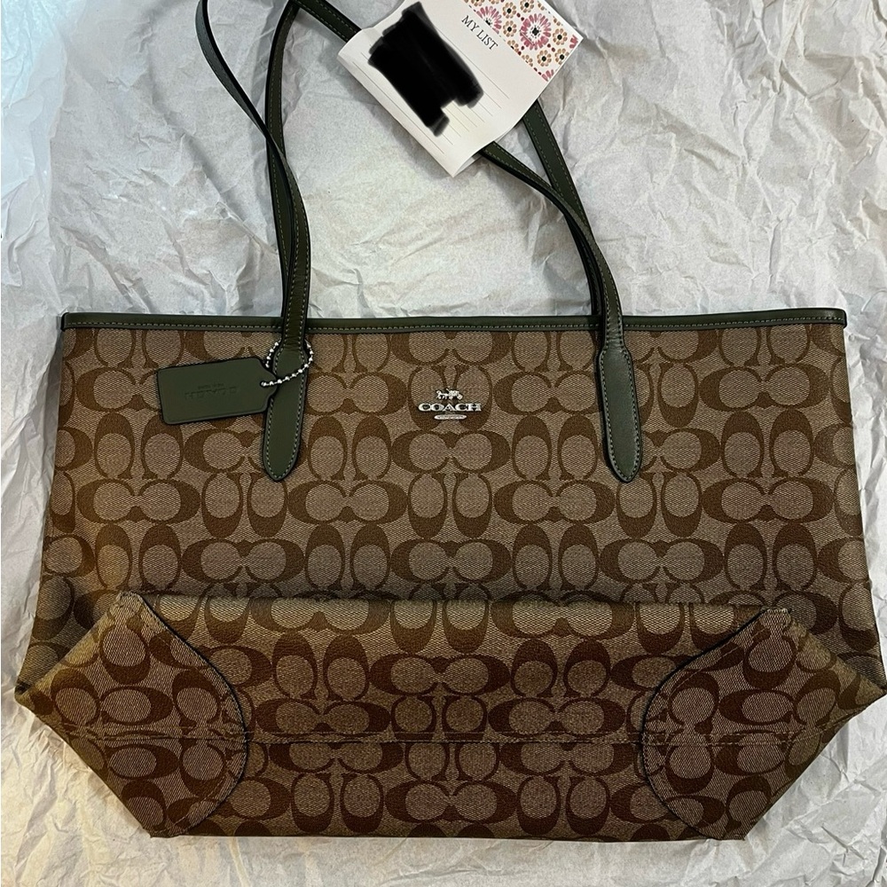 Coach authentic“Coach City Tote Bag” with silver hardware and army green straps